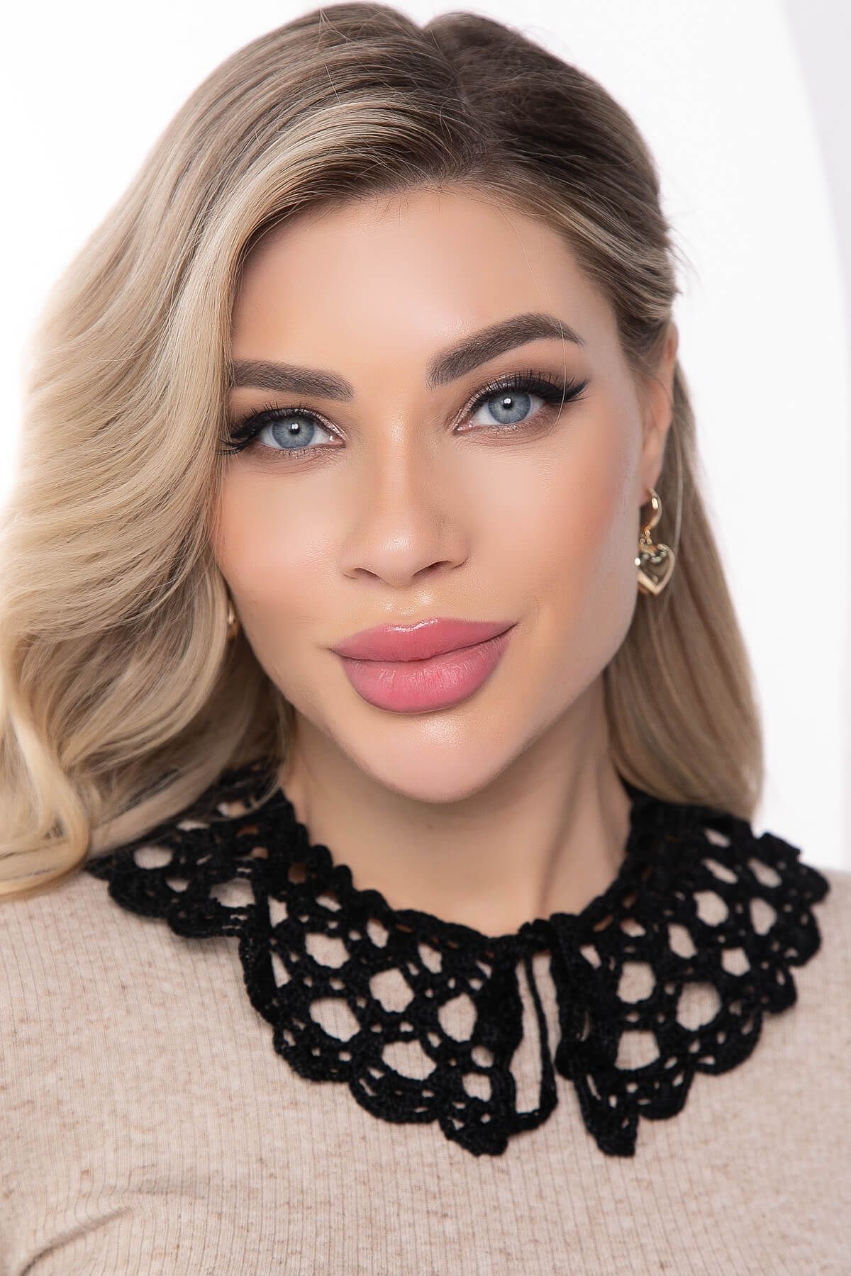 Воротничок ручной вязки В18