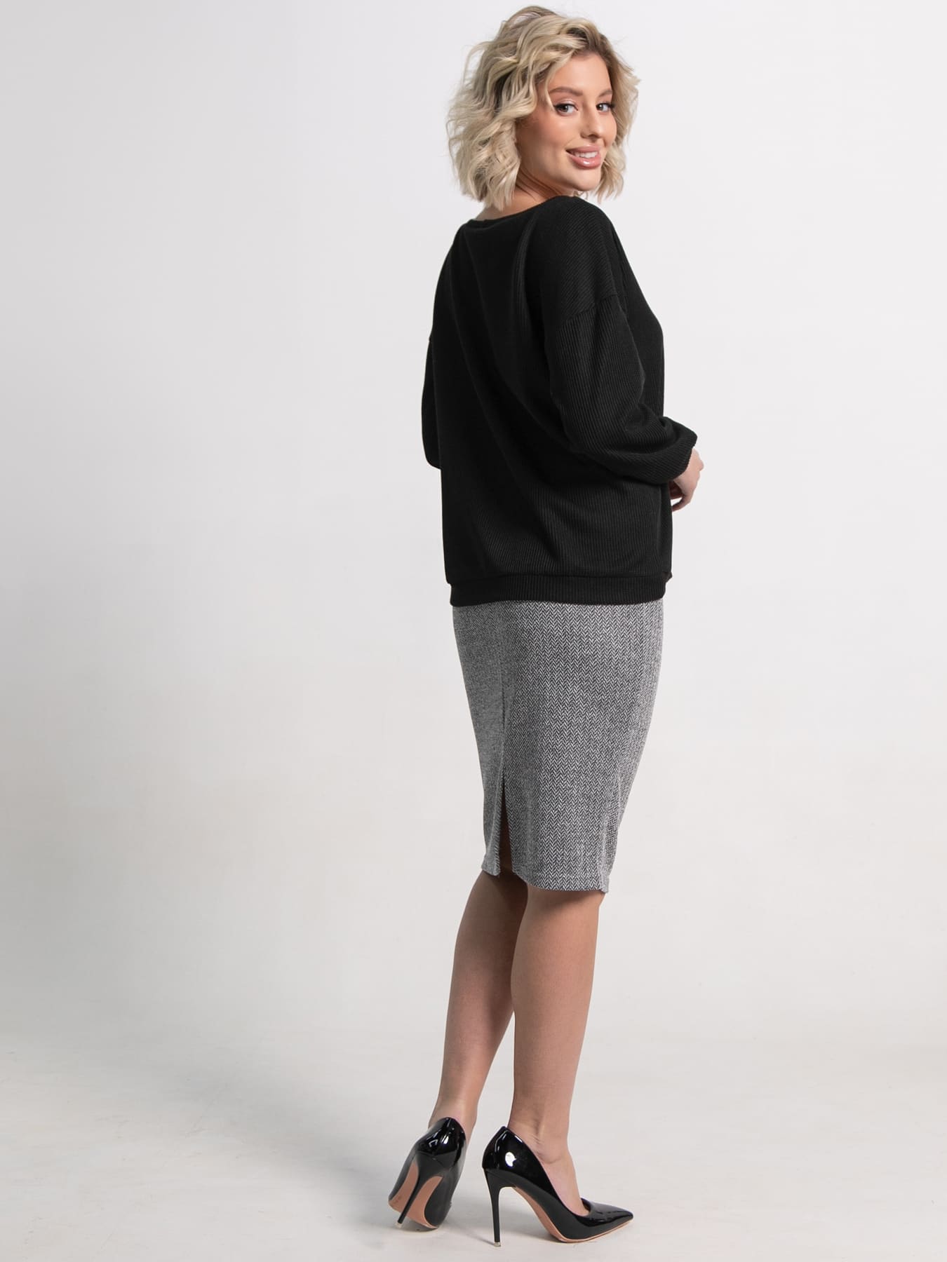 Костюм с юбкой Совершенство форм (черно-серый) К15292-10М