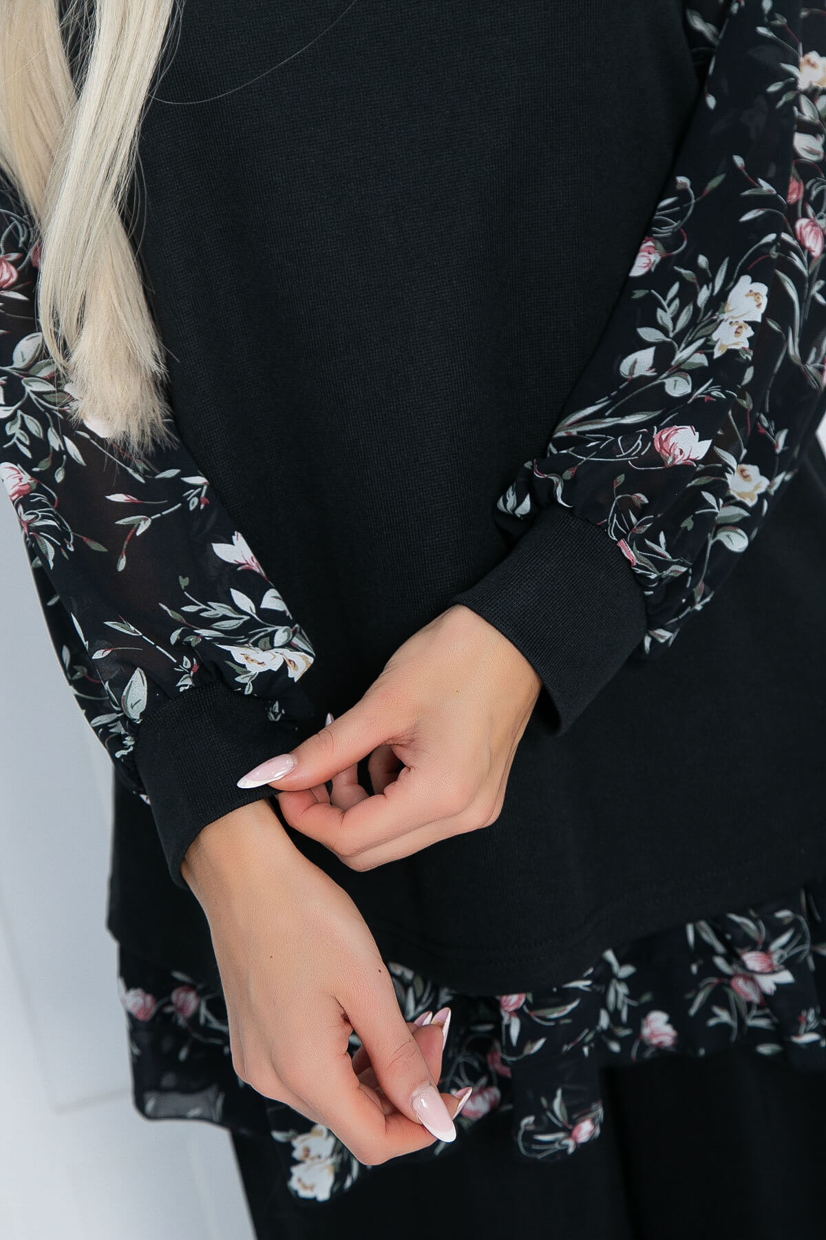 Блуза Хелли (черная/тюльпаны) Б11371