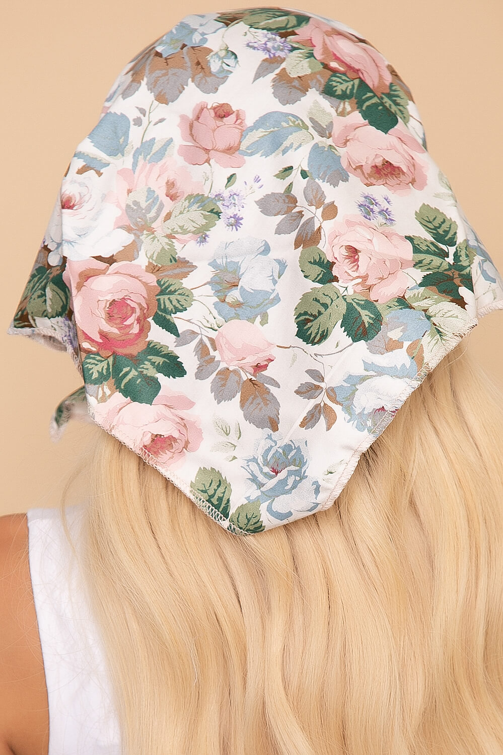 Косынка с козырьком (розы, белая) КК43