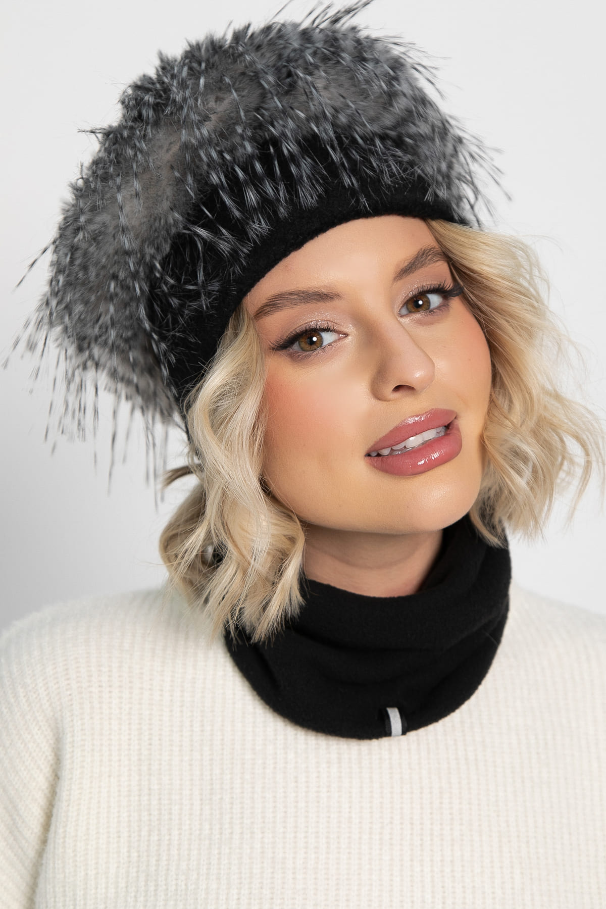 Комплект шапка и снуд (черная) ШС35-23М