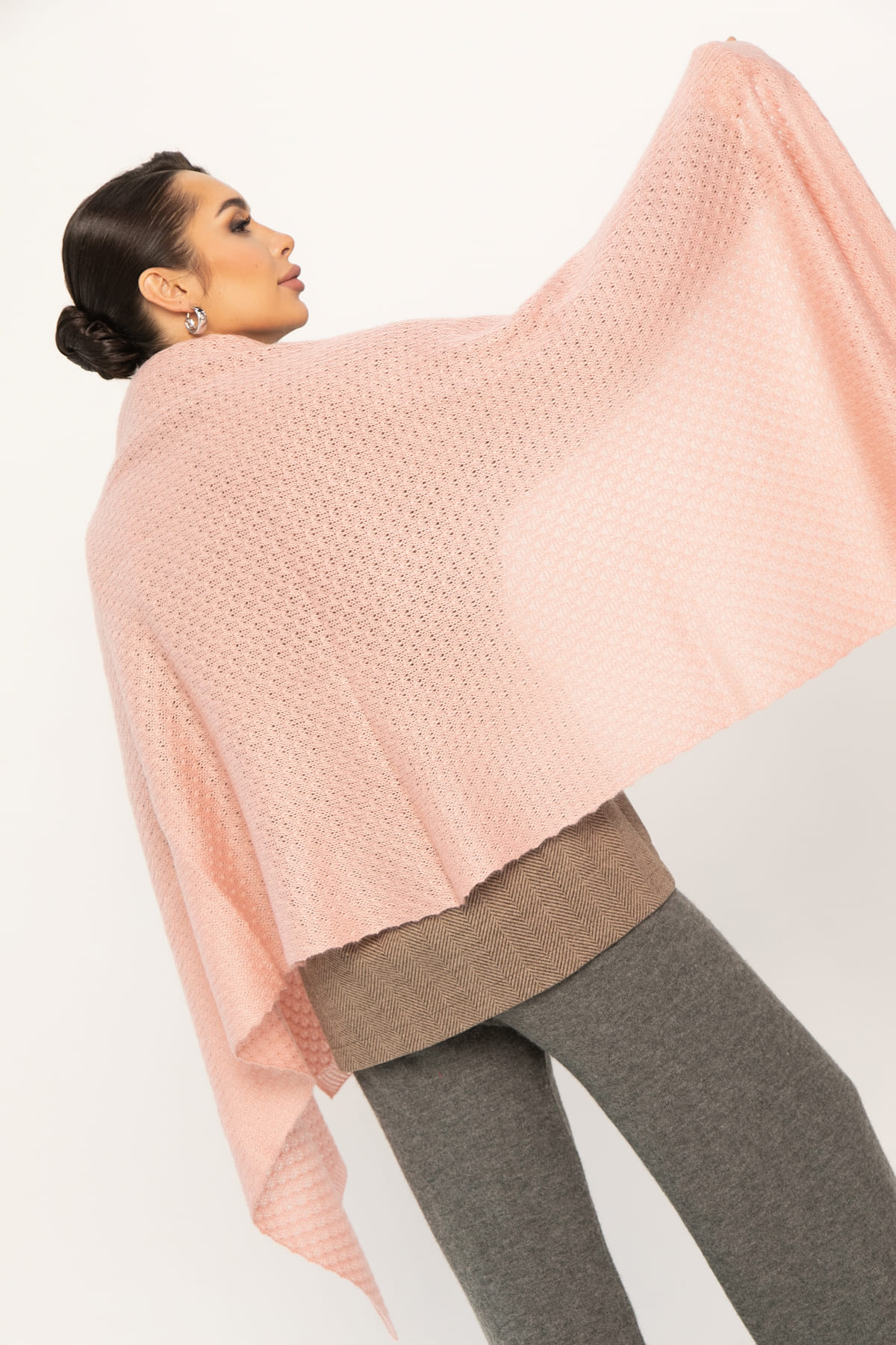 Вязаный палантин (пудра) ВП04-1М