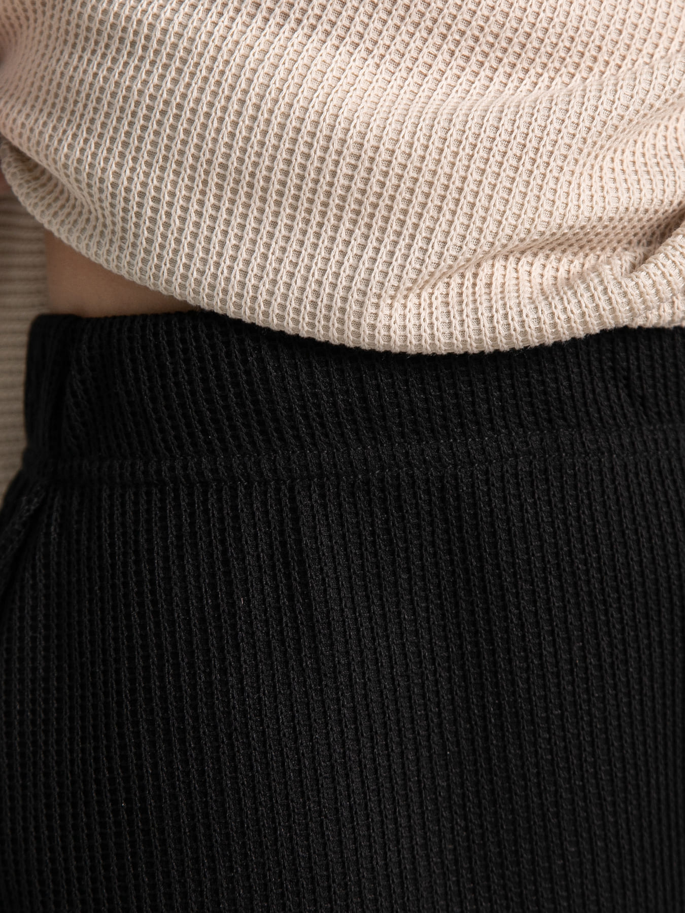 Костюм с юбкой Совершенство форм (бежево-черный) К15293-10М