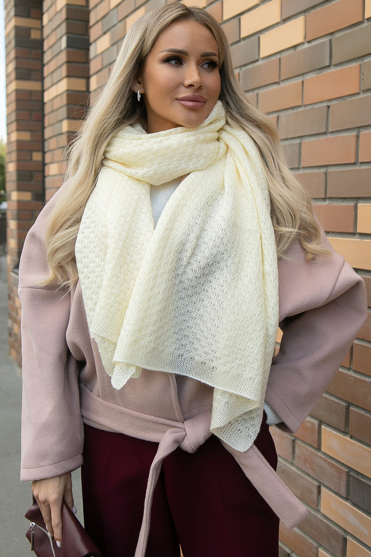 Вязаный палантин (молочный) ВП02-1М
