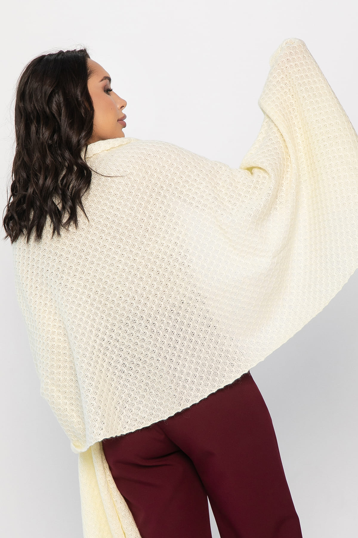 Вязаный палантин (молочный) ВП02-1М