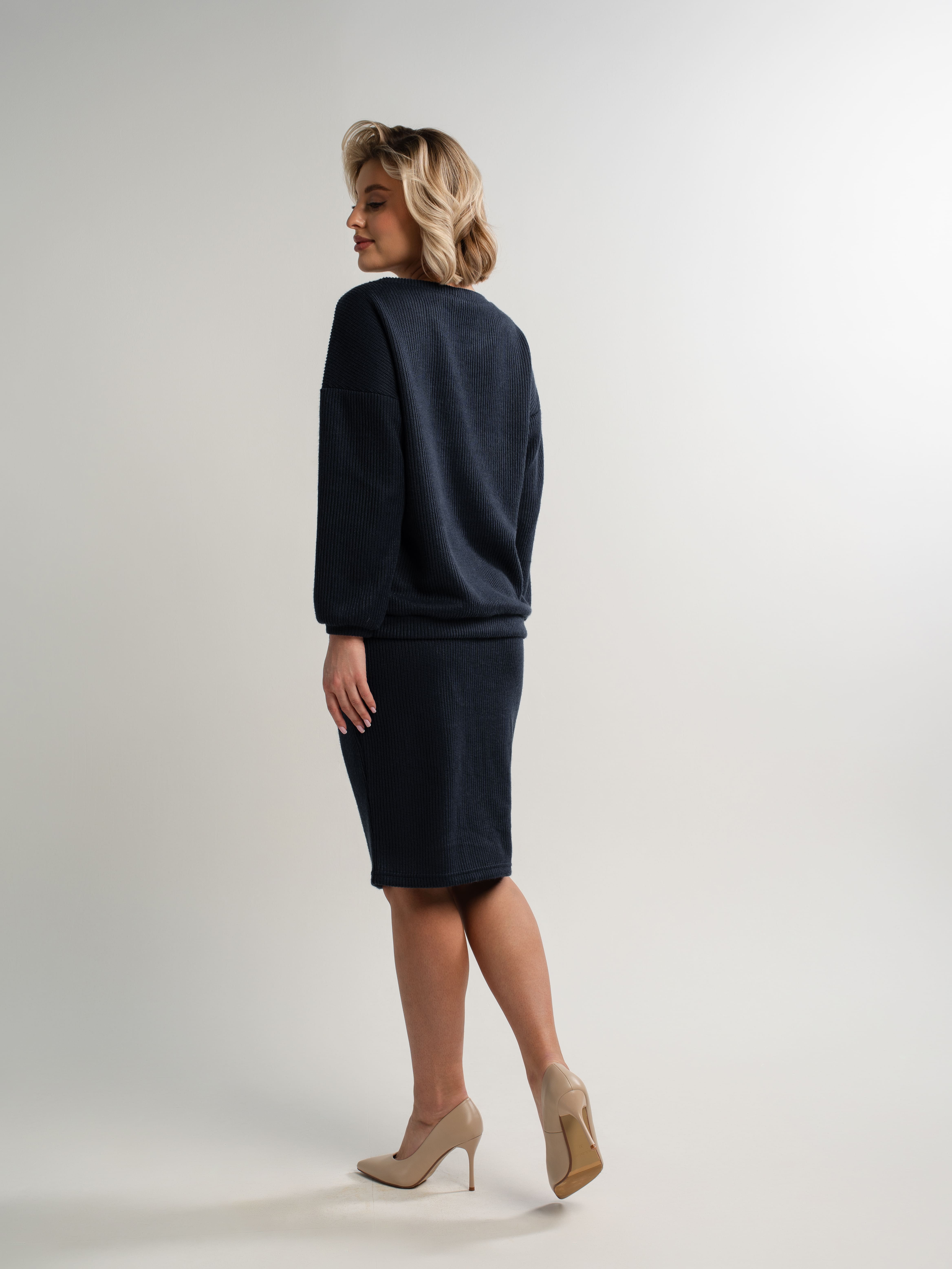 Костюм с юбкой Совершенство форм (синий) К15118-10М