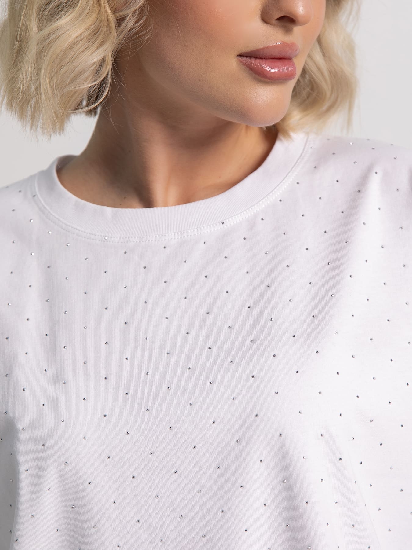 Футболка Ия (белая/стразы) Б15235-4М