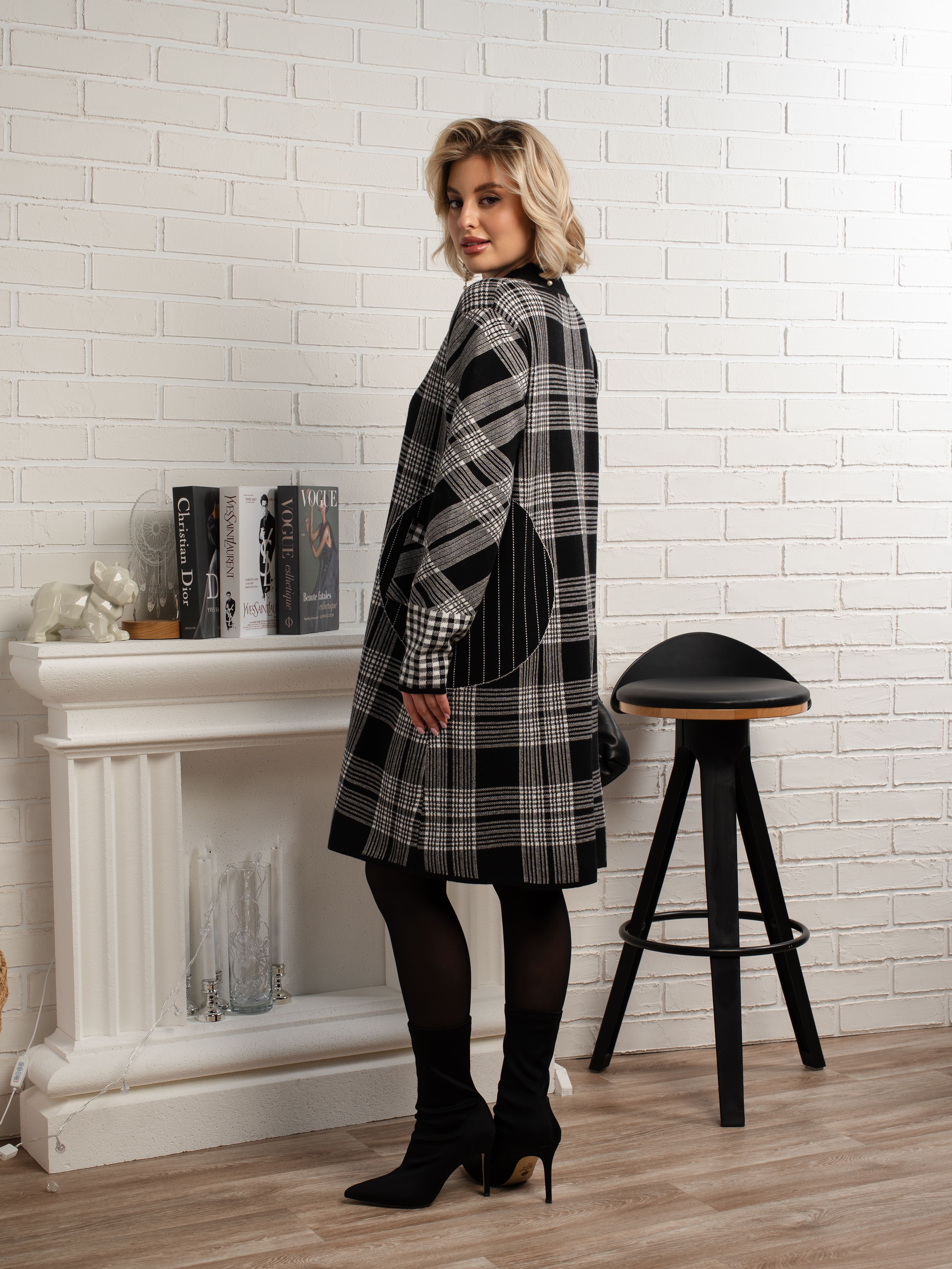 Платье Добринка (черно-белое) П15106-18М